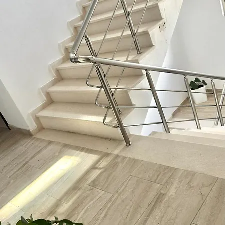 Lungomare Apartment With Parking - Near The Beach Apartment Vlorë